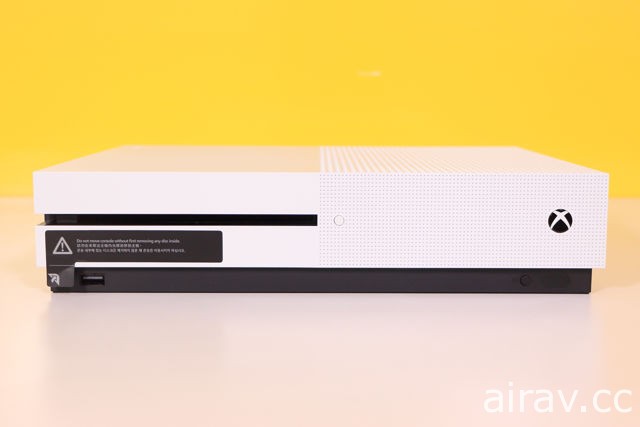 【開箱】Xbox One S 1TB《戰地風雲 1》同捆組開箱報導 造型更簡潔洗練的新型機種
