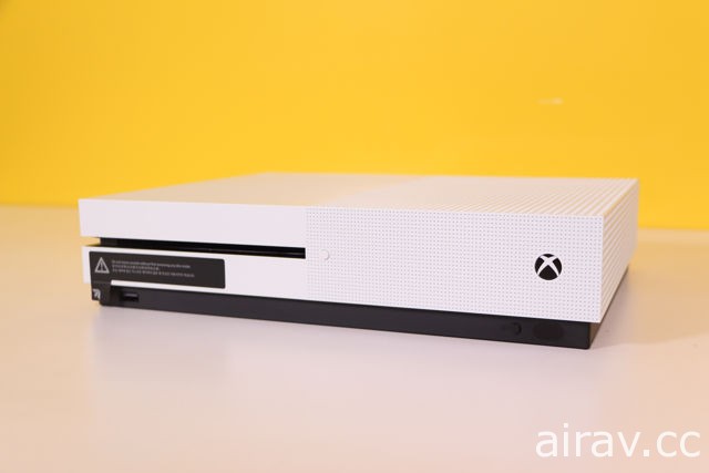 【開箱】Xbox One S 1TB《戰地風雲 1》同捆組開箱報導 造型更簡潔洗練的新型機種