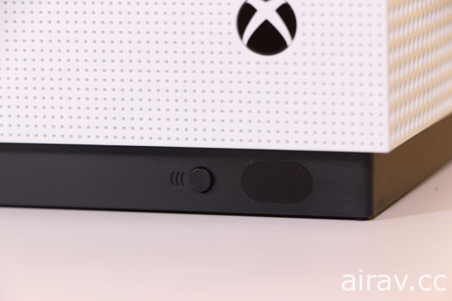 【開箱】Xbox One S 1TB《戰地風雲 1》同捆組開箱報導 造型更簡潔洗練的新型機種