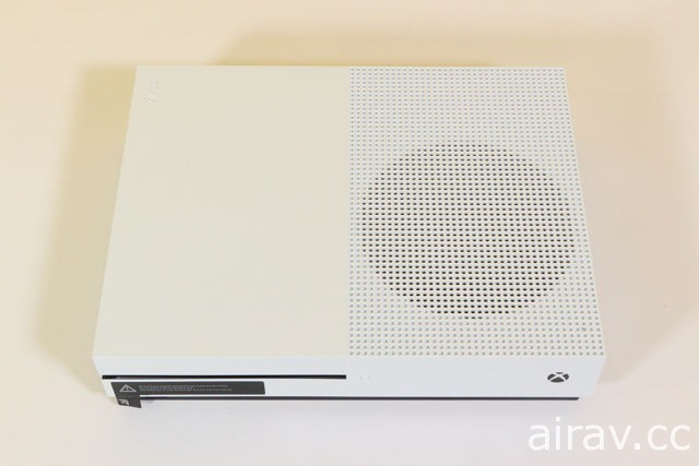 【開箱】Xbox One S 1TB《戰地風雲 1》同捆組開箱報導 造型更簡潔洗練的新型機種