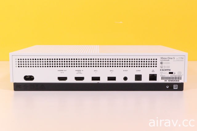 【開箱】Xbox One S 1TB《戰地風雲 1》同捆組開箱報導 造型更簡潔洗練的新型機種