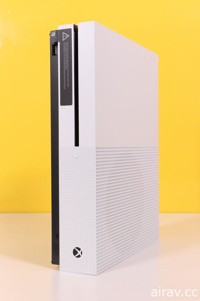 【開箱】Xbox One S 1TB《戰地風雲 1》同捆組開箱報導 造型更簡潔洗練的新型機種