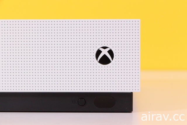 【開箱】Xbox One S 1TB《戰地風雲 1》同捆組開箱報導 造型更簡潔洗練的新型機種