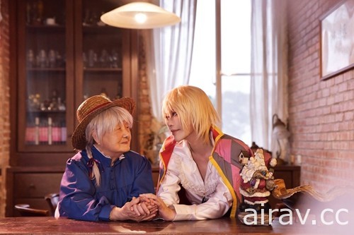 为了留下美好回忆，他跟91岁阿骂CosPlay《霍尔的移动城堡》