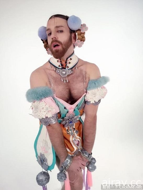 史上最強春麗參戰！《鬍鬚女Ladybeard》這樣的巨乳長腿無人能及！