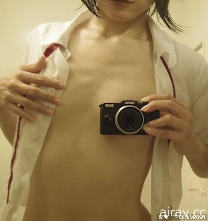《贫乳女孩才懂的残忍事实》老娘就是挤不出乳沟啦！