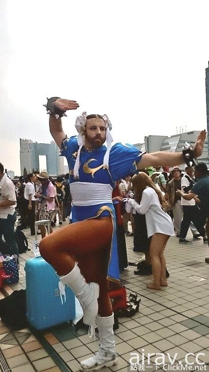 史上最強春麗參戰！《鬍鬚女Ladybeard》這樣的巨乳長腿無人能及！