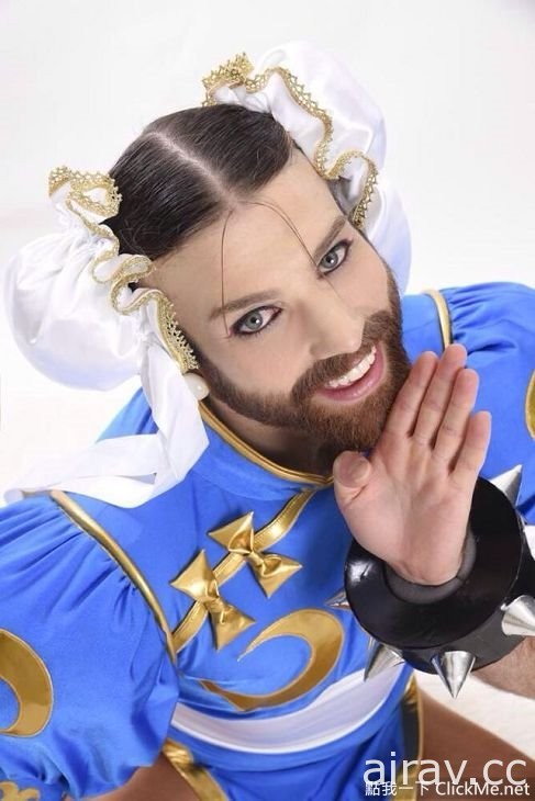 史上最強春麗參戰！《鬍鬚女Ladybeard》這樣的巨乳長腿無人能及！