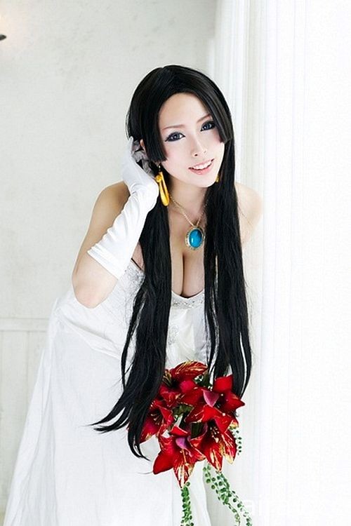 正宗日本蛇姬，性感Coser《妃麗美》大尺度還原女帝風采！