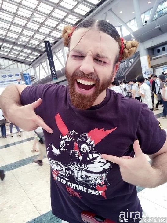 史上最強春麗參戰！《鬍鬚女Ladybeard》這樣的巨乳長腿無人能及！