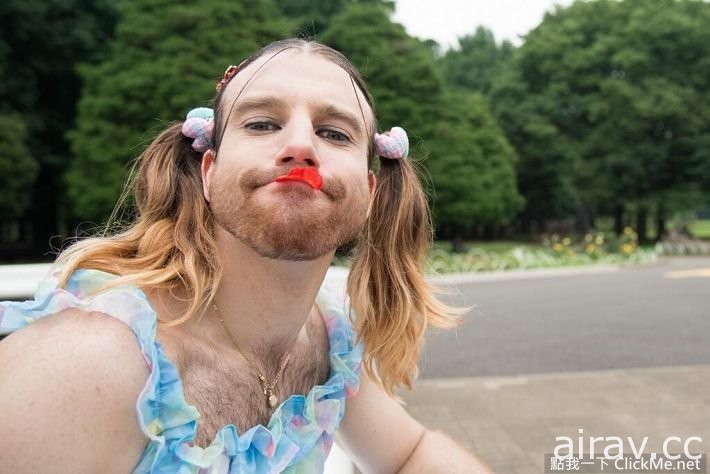 重口味萌點「鬍鬚女Ladybeard」寫真肌情發售！好大叔不看嗎♥