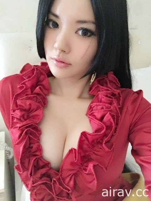 天使臉孔魔鬼身材coser《Ying Tze》，豐滿乳量根本是角色本尊！