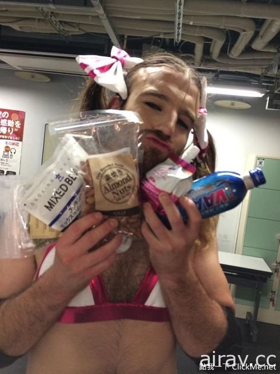 重口味萌點「鬍鬚女Ladybeard」寫真肌情發售！好大叔不看嗎♥