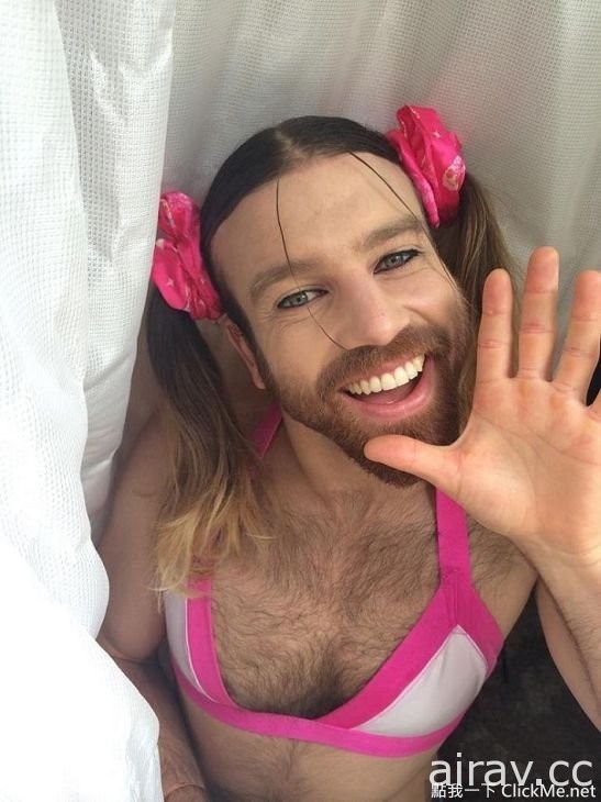 重口味萌點「鬍鬚女Ladybeard」寫真肌情發售！好大叔不看嗎♥