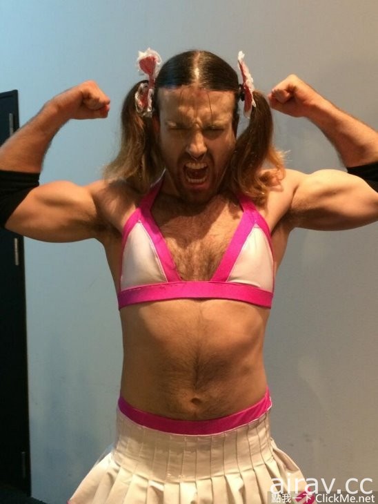 重口味萌點「鬍鬚女Ladybeard」寫真肌情發售！好大叔不看嗎♥