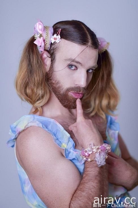 重口味萌點「鬍鬚女Ladybeard」寫真肌情發售！好大叔不看嗎♥