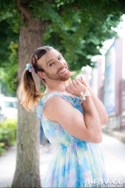 重口味萌點「鬍鬚女Ladybeard」寫真肌情發售！好大叔不看嗎♥