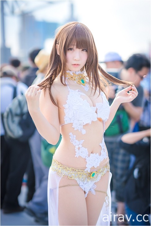 乳量与颜值兼具的人气Coser《伊织もえ》无辜脸庞萌翻10万网友♥