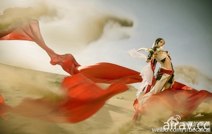 女神级中国coser《真的菜菜》，爆表魅力让众人想被她踩在脚下！