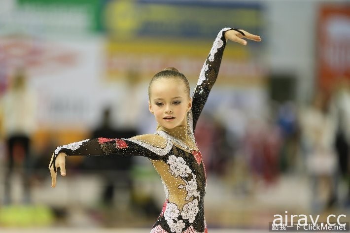 俄羅斯10歲蘿莉獲選「世界上最美的女孩」，可以帶回家養成嗎？