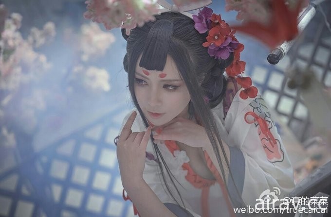 女神级中国coser《真的菜菜》，爆表魅力让众人想被她踩在脚下！