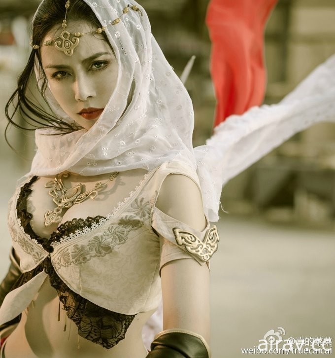 女神级中国coser《真的菜菜》，爆表魅力让众人想被她踩在脚下！