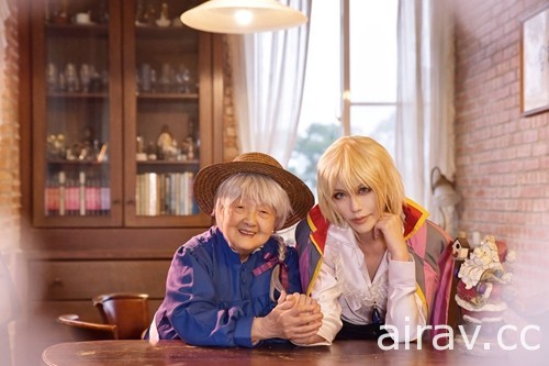 為了留下美好回憶，他跟91歲阿罵CosPlay《霍爾的移動城堡》