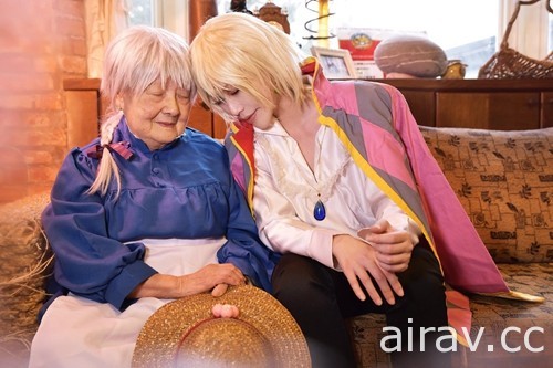 為了留下美好回憶，他跟91歲阿罵CosPlay《霍爾的移動城堡》