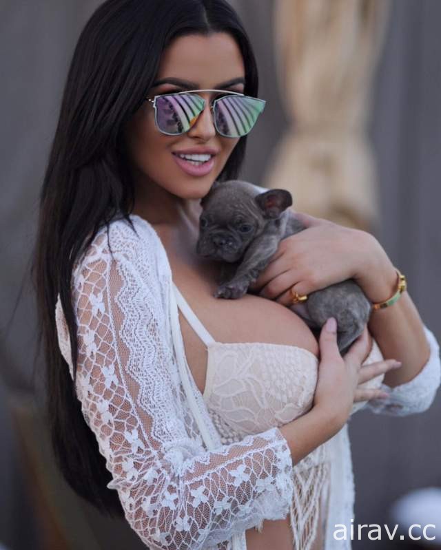 大奶就是正义《美国乳神Abigail Ratchford》2017性感年历让你情不自 “精”