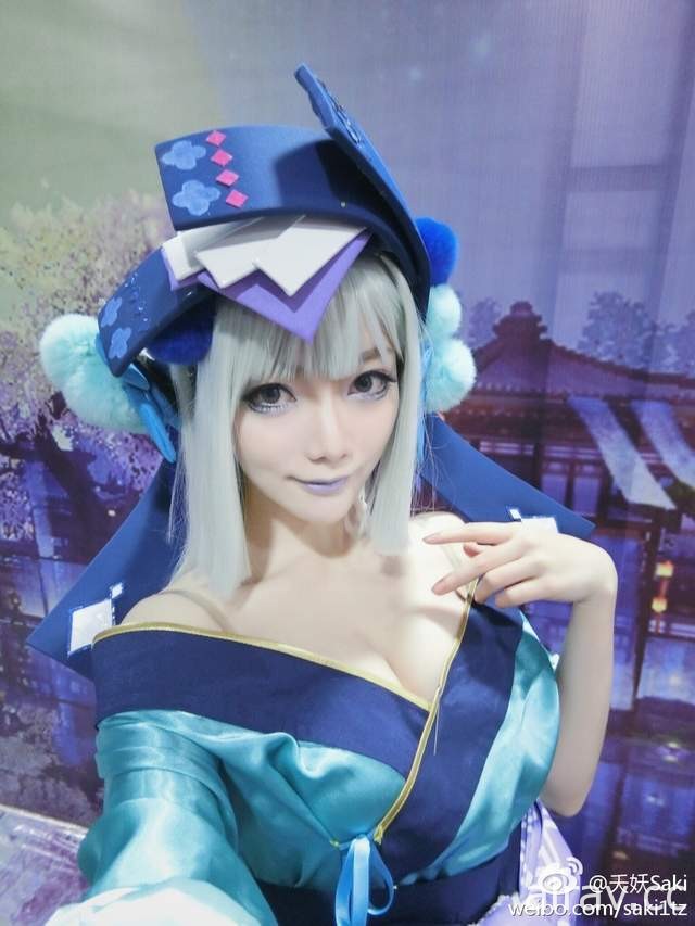 可爱的Cosplay玩家《夭妖Saki》要成熟感风格也不是问题