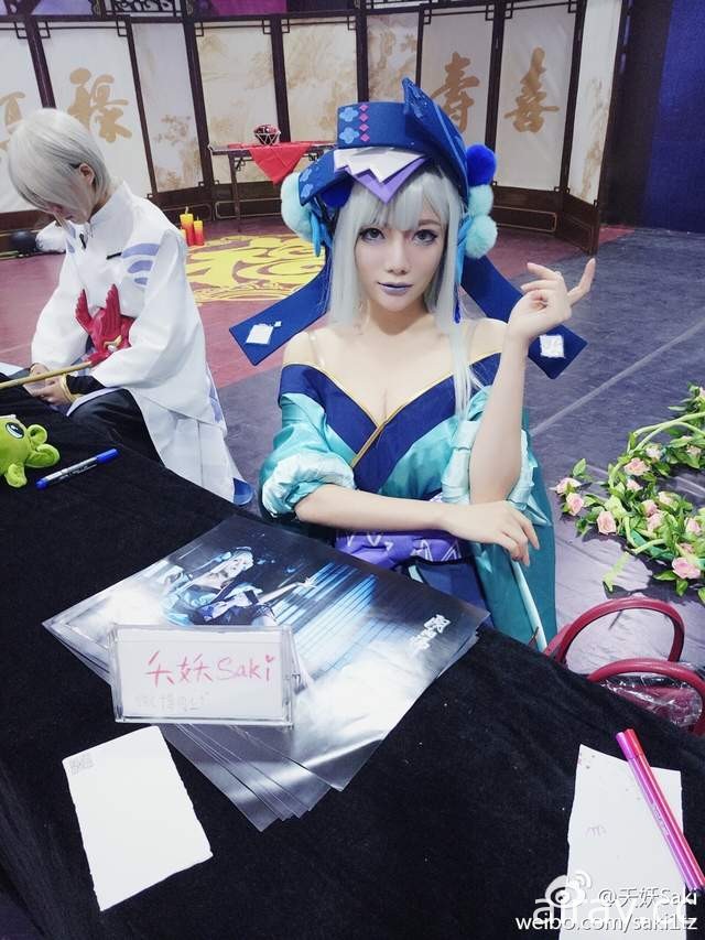 可爱的Cosplay玩家《夭妖Saki》要成熟感风格也不是问题