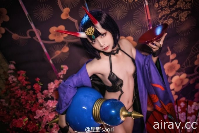 引起宅宅注意的Coser《星野saori》，一張比中指GIF瞬間成為話題焦點！