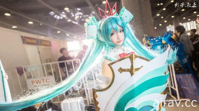 引起宅宅注意的Coser《星野saori》，一張比中指GIF瞬間成為話題焦點！