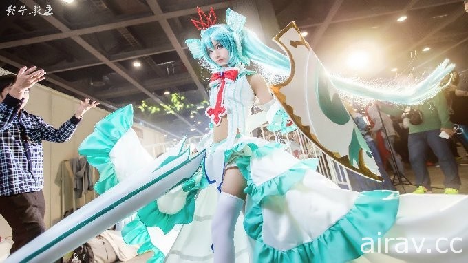 引起宅宅注意的Coser《星野saori》，一張比中指GIF瞬間成為話題焦點！