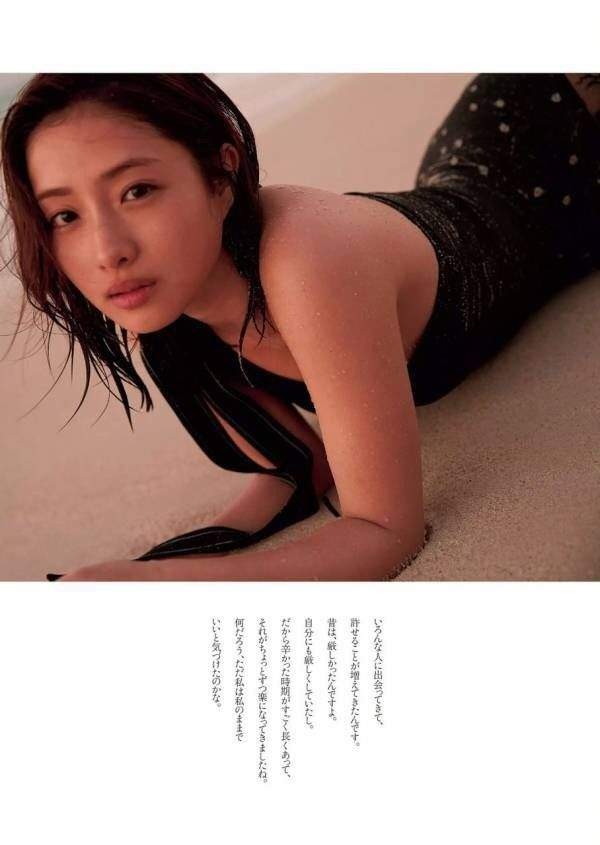 《石原聪美素颜公开》出道15周年纪念写真集满载30岁的女神魅力❤