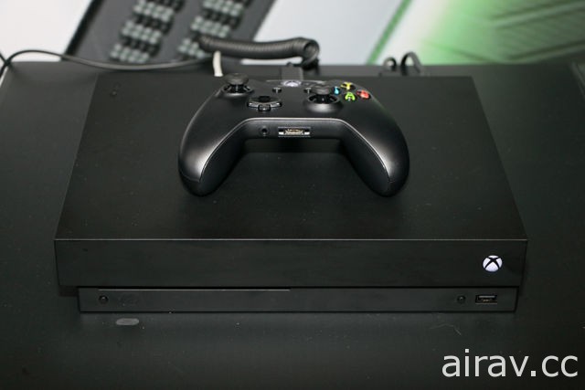 地表最強！Xbox One X 主機今起同步在台推出 死忠玩家排隊四天半拔得頭籌