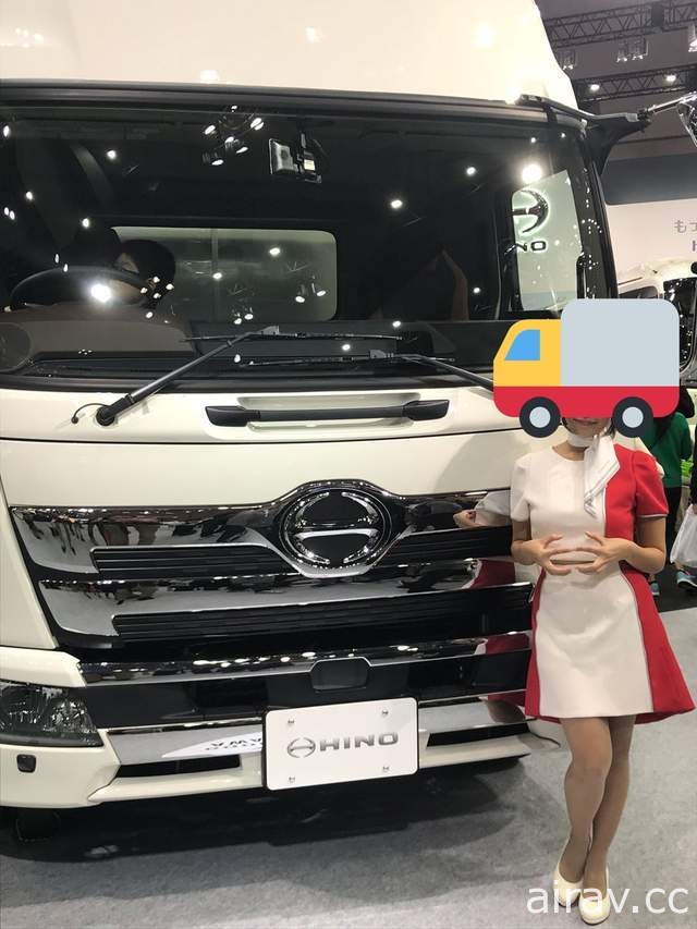 《車展女郎的logo手勢》擺出Suzuki的S要好看還不容易餒