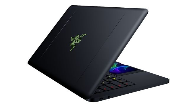 超大型手機殼？RAZER 曝光 Linda 計畫 將 Android 手機與筆記型電腦相融合