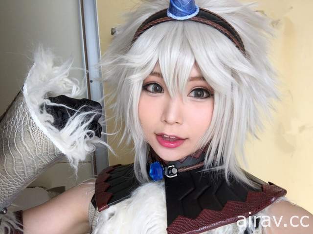 Cosplay正妹《五木あきら》的「魔物獵人」麒麟裝圍起360度人牆魅力無法擋