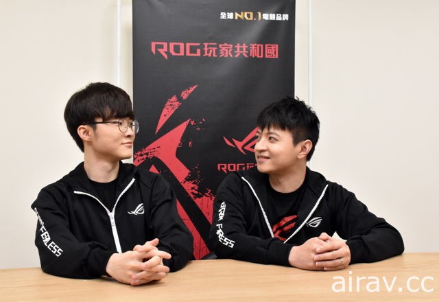 《英雄联盟》大魔王 Faker 会西门　Faker 笑说自己不爱出门所以没打算和西门出去走走