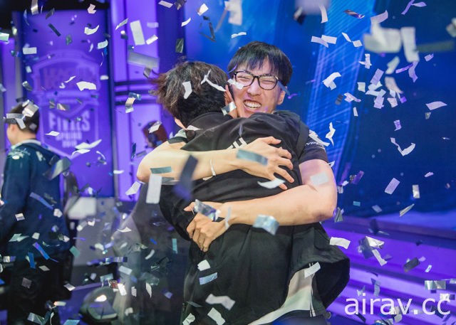 《英雄聯盟》選手 Doublelift 忍喪母之痛 與 TL 隊友奪下北美春季賽冠軍