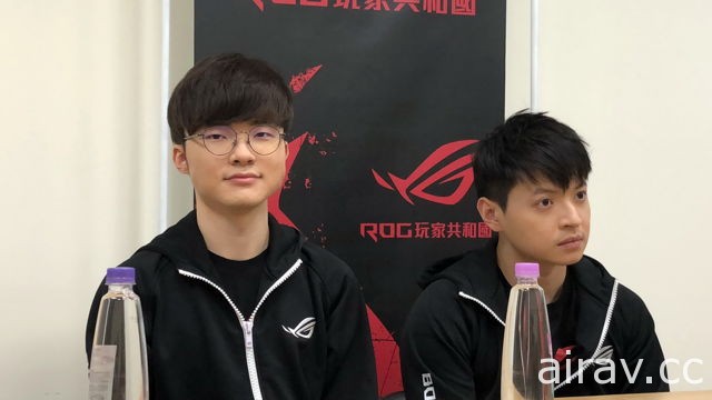 《英雄联盟》大魔王 Faker 会西门　Faker 笑说自己不爱出门所以没打算和西门出去走走