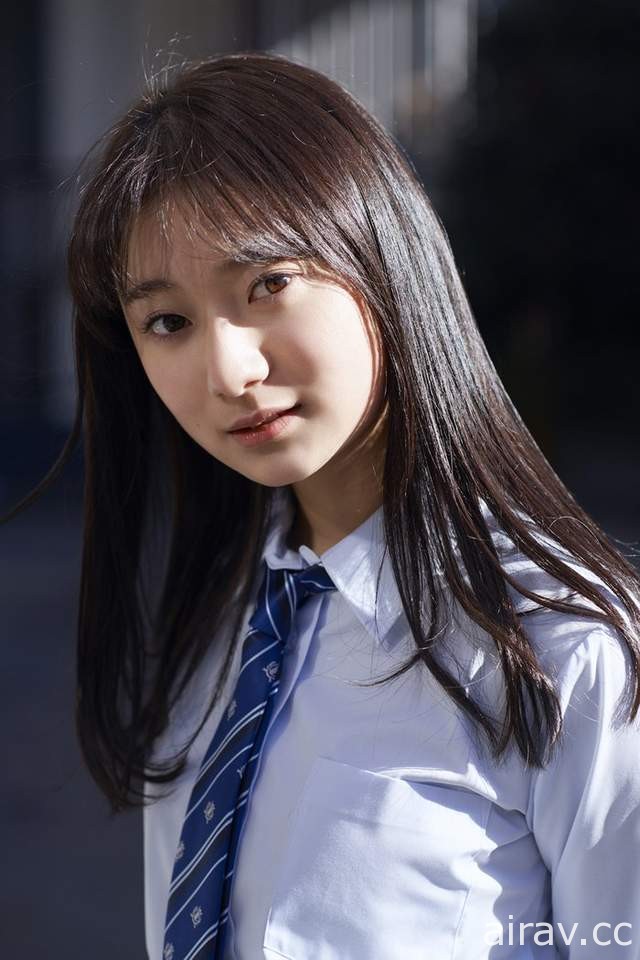 全日本最適合制服的女高中生《齊藤英里》泳裝寫真初挑戰