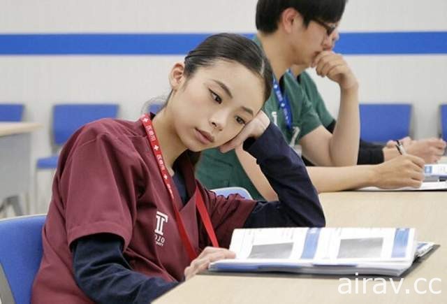 二宮和也日劇《黑色止血鉗》中的搭檔護士《趣里》原來是知名俳優的星二代！？