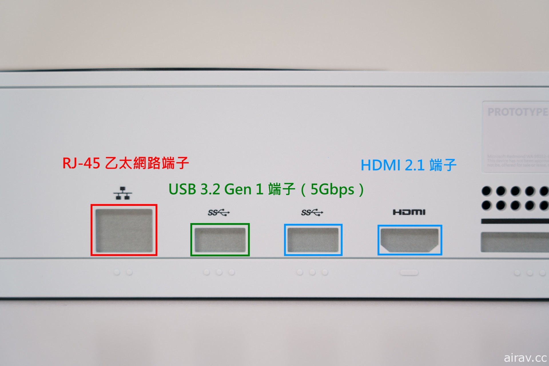 Xbox Series X | S “展示用模型” 一手开箱！ 一窥双版本次世代主机造型尺寸奥秘