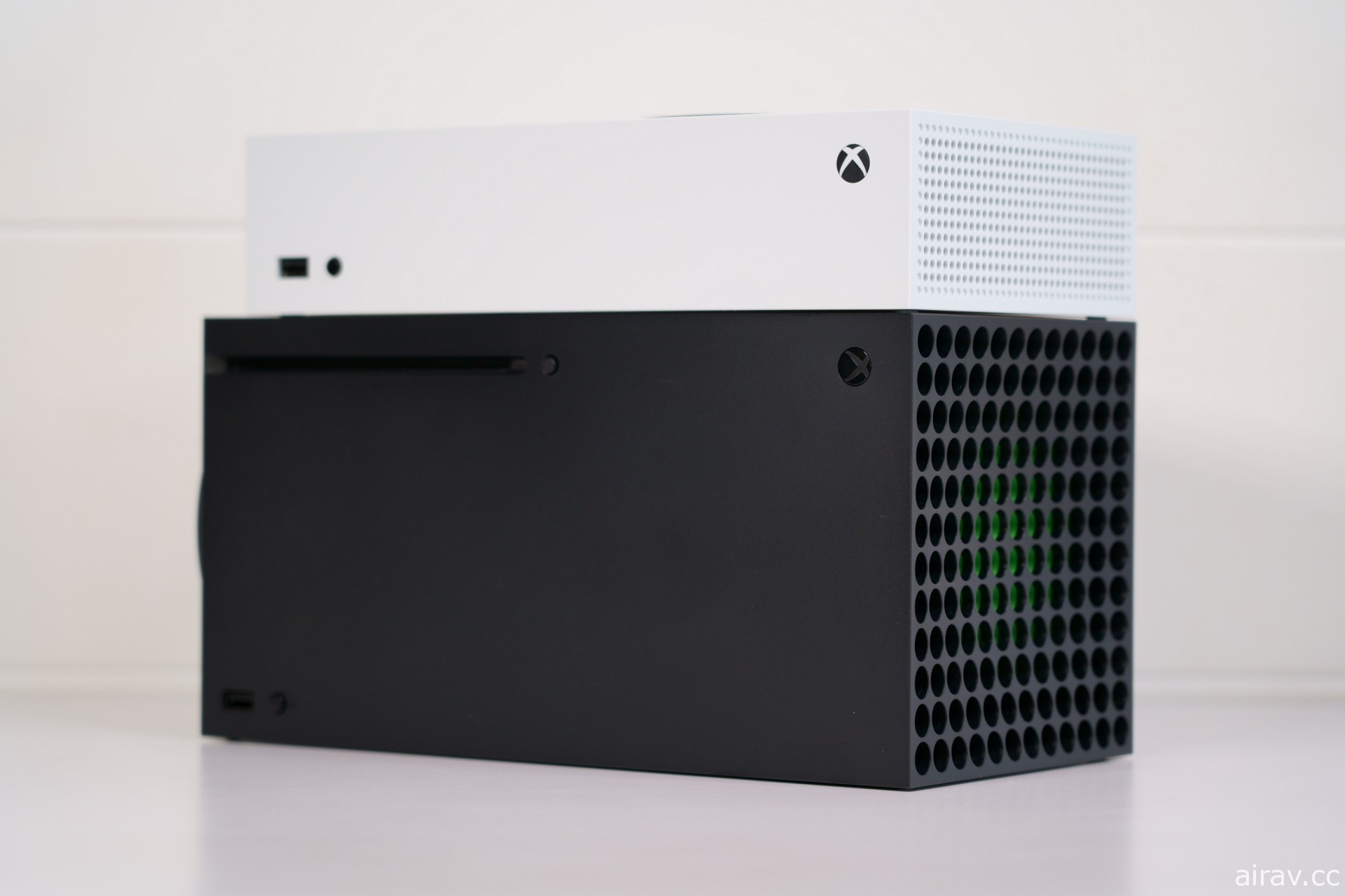 Xbox Series X | S 「展示用模型」 一手開箱！ 一窺雙版本次世代主機造型尺寸奧秘