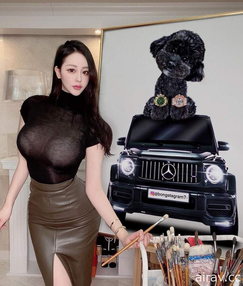 《巨乳畫家》秀魔鬼身材　全網緊盯「車頭燈」根本沒在看畫