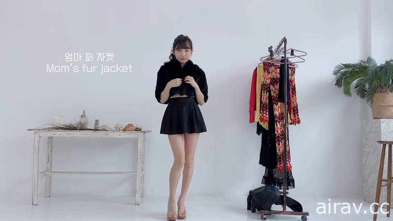 换衣服系youtuber《Lookbook》pyoapple挑战妈妈衣橱里的性感服饰