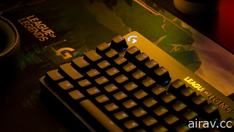 Logitech G 揭露以《英雄聯盟》海克斯科技為主題 PRO 系列聯名商品 預定 11 月上市