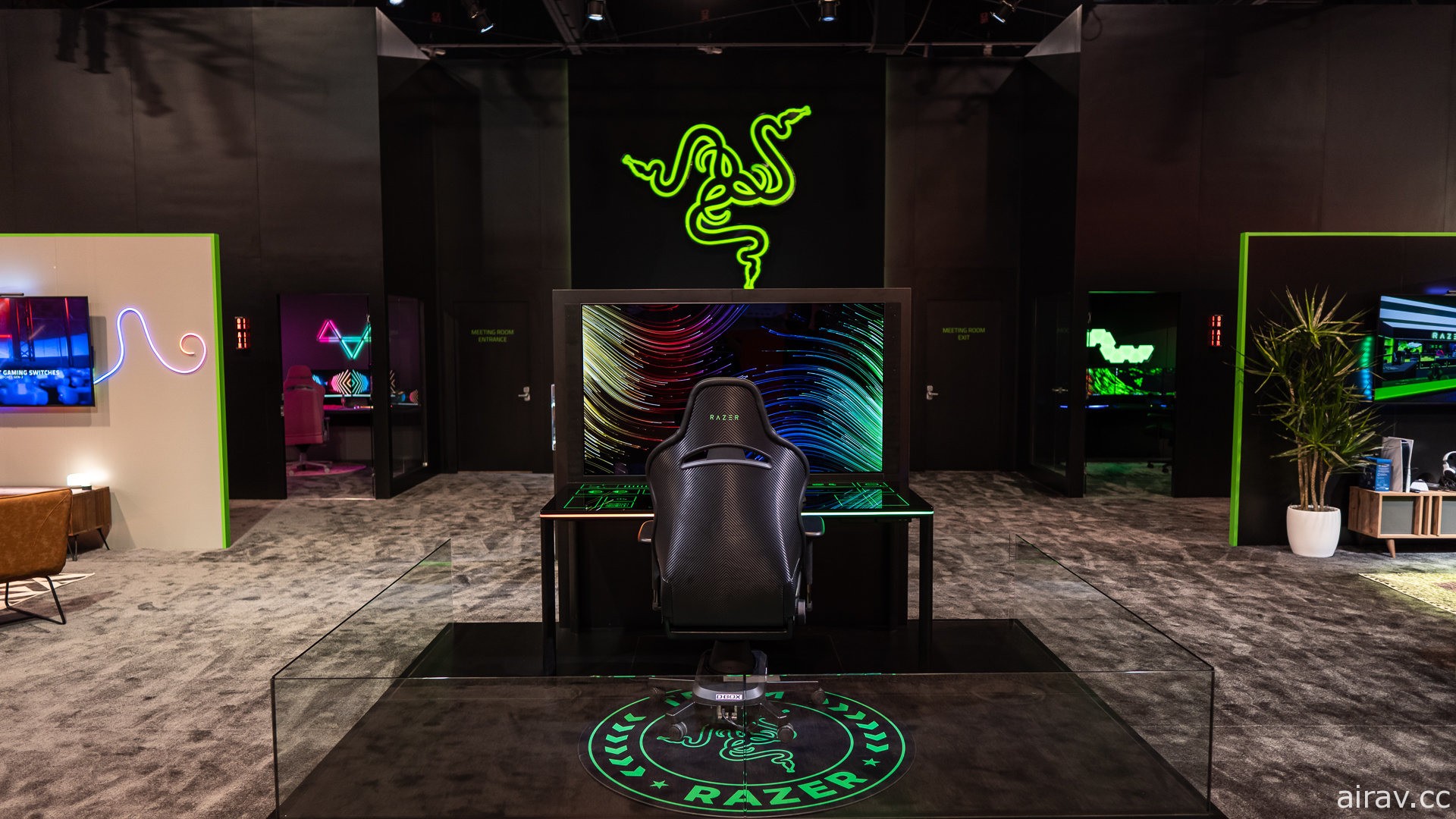 Razer 公开全球首款 RGB 模组化电竞桌“Project Sophia”